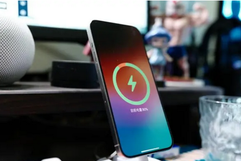 定西苹果15换屏服务分享用什么充电器给iPhone15充电更好 